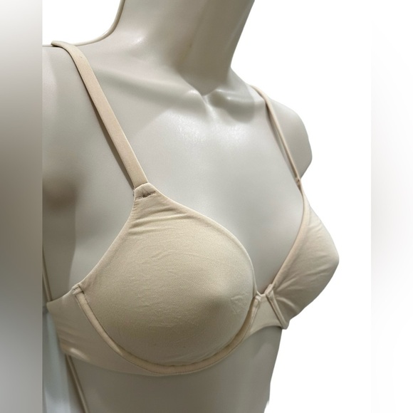 SKIMS Ultrafine Mesh Underwire Bra - Picture 3 of 5